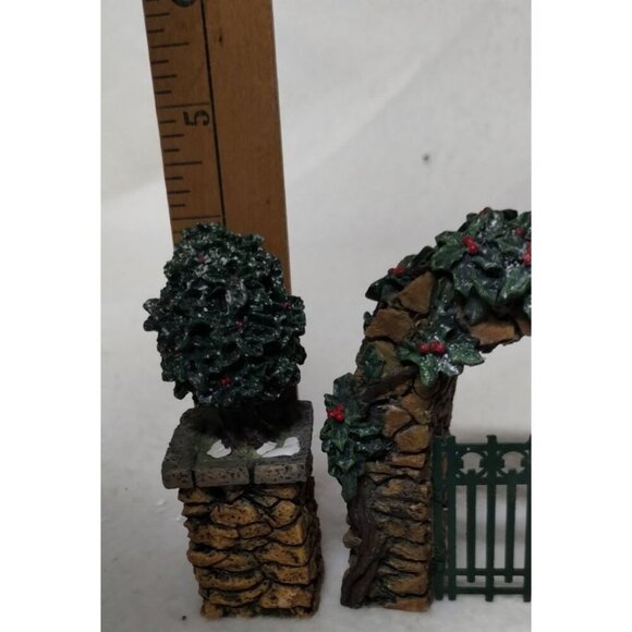 Department 56 Heritage Village Collection Garden Gate‎ & Topiary Set - Picture 10 of 11